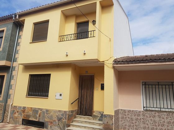 Foto 1 de Casa en venta en Villargordo del Cabriel de 6 habitaciones con terraza y jardín