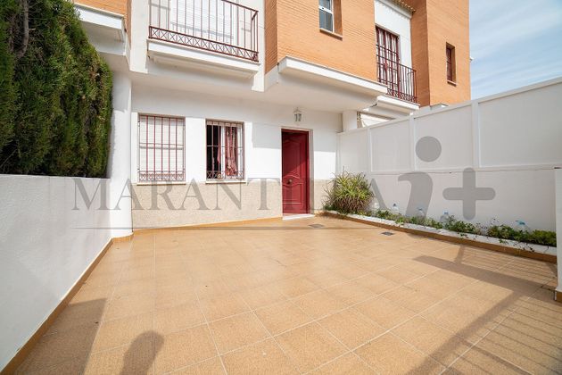 Foto 1 de Casa adosada en venta en La Antilla - Islantilla de 4 habitaciones con terraza y piscina