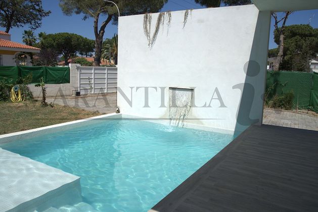 Foto 1 de Xalet en venda a Isla Cristina ciudad de 3 habitacions amb piscina i jardí