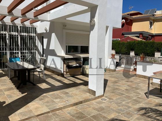 Foto 1 de Chalet en venta en Urbasur - Islantilla de 6 habitaciones con terraza y piscina
