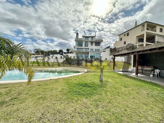 Foto 1 de Chalet en venta en Lepe ciudad de 4 habitaciones con terraza y piscina