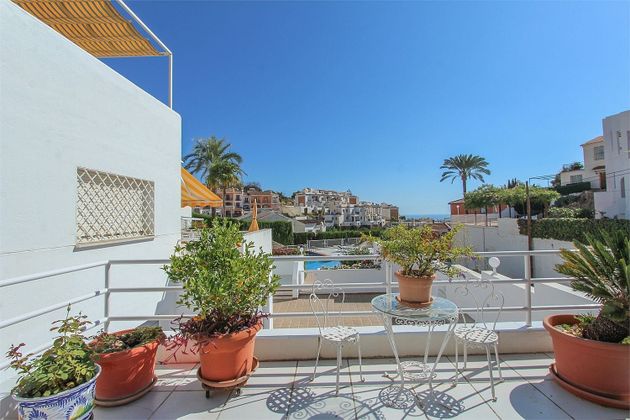 Foto 2 de Casa en venda a calle Sierramar de 3 habitacions amb terrassa i piscina