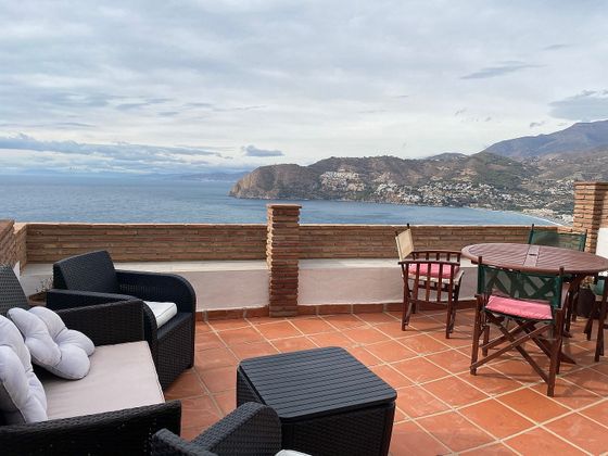 Foto 1 de Casa adossada en venda a La Herradura de 3 habitacions amb terrassa i piscina