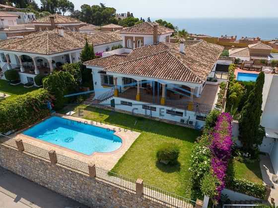 Foto 2 de Xalet en venda a La Herradura de 7 habitacions amb terrassa i piscina