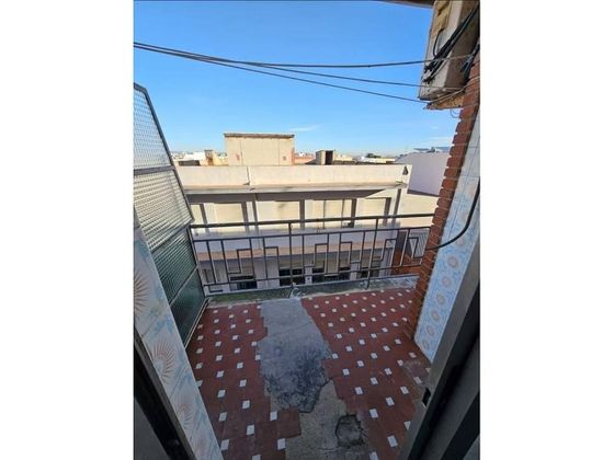 Foto 2 de Venta de piso en calle Buenos Aires de 3 habitaciones con balcón