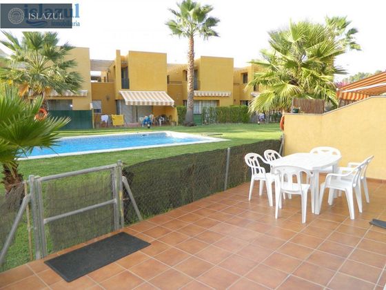 Foto 2 de Casa en lloguer a Isla Cristina ciudad de 3 habitacions amb terrassa i piscina