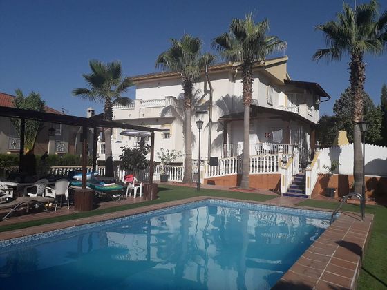 Foto 1 de Xalet en venda a Peligros de 4 habitacions amb terrassa i piscina
