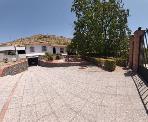 Foto 2 de Xalet en venda a Pinos Puente de 4 habitacions amb terrassa i jardí