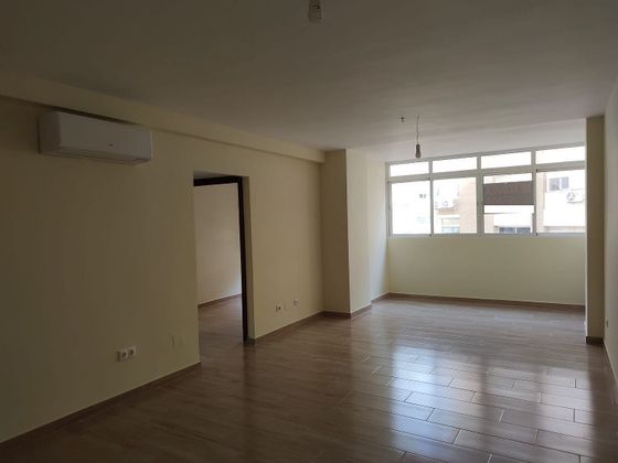 Foto 1 de Piso en alquiler en La Malagueta - La Caleta de 3 habitaciones con aire acondicionado y ascensor