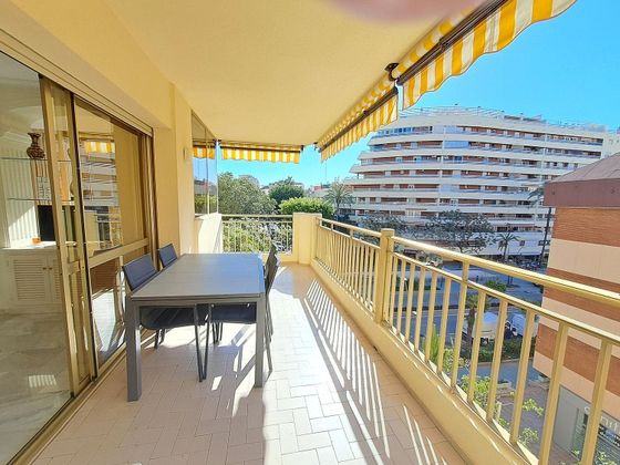 Foto 1 de Alquiler de piso en Playa de la Fontanilla de 2 habitaciones con terraza y garaje