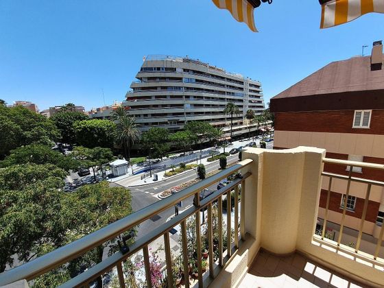 Foto 2 de Alquiler de piso en Playa de la Fontanilla de 2 habitaciones con terraza y garaje