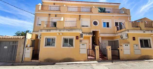 Foto 2 de Àtic en venda a calle Flores de 2 habitacions amb terrassa i balcó
