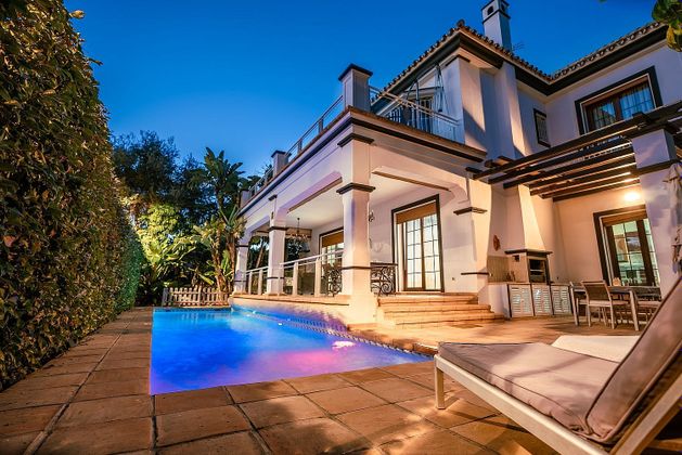 Foto 2 de Chalet en venta en El Higueral - La Merced de 5 habitaciones con terraza y piscina