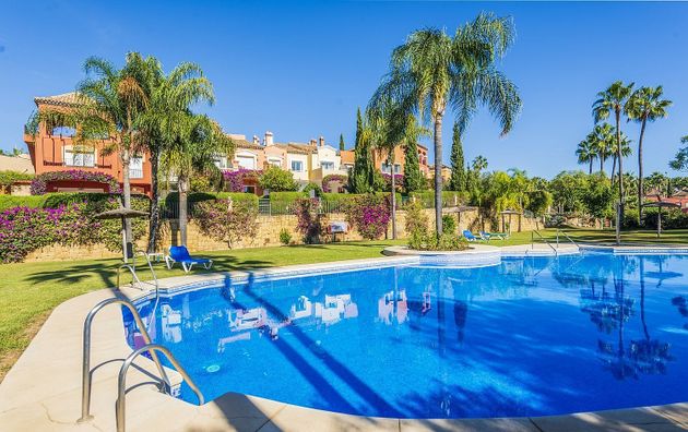 Foto 1 de Casa adossada en venda a calle Del Ángel de 4 habitacions amb terrassa i piscina