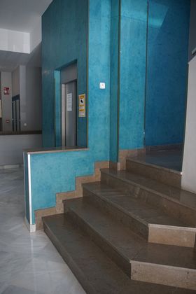 Foto 2 de Alquiler de oficina en calle Nobel con aire acondicionado y ascensor