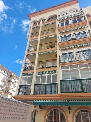 Foto 2 de Venta de piso en calle Feria de Jerez de 3 habitaciones con terraza y piscina
