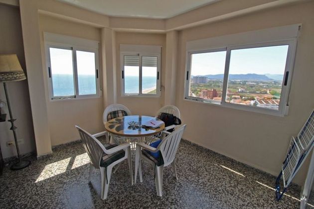 Foto 2 de Venta de piso en El Perelló - Les Palmeres - Mareny de Barraquetes de 4 habitaciones con terraza y piscina
