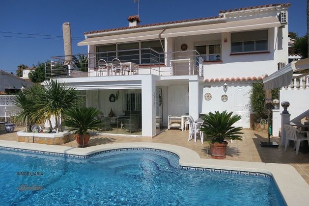 Foto 1 de Venta de chalet en Alcossebre de 3 habitaciones con terraza y piscina