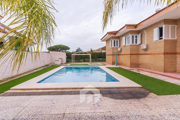 Foto 2 de Xalet en venda a Aljaraque de 6 habitacions amb piscina i garatge