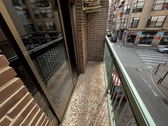 Foto 2 de Piso en venta en calle Muñoz de la Peña de 3 habitaciones con terraza y balcón