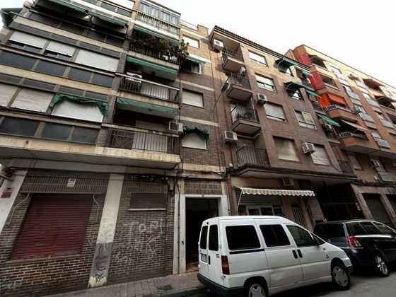 Foto 1 de Piso en venta en calle Muñoz de la Peña de 3 habitaciones con terraza y balcón