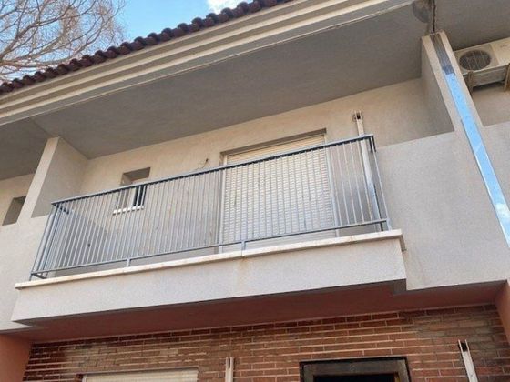 Foto 1 de Casa adossada en venda a calle Pintor Saura Mira de 5 habitacions amb garatge i balcó