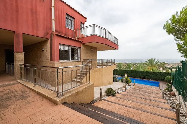 Foto 2 de Xalet en venda a calle Jilguero de 4 habitacions amb terrassa i piscina
