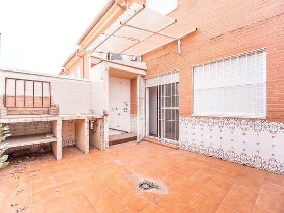 Foto 2 de Venta de casa adosada en calle Gerona de 3 habitaciones con terraza y garaje