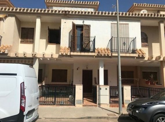 Foto 2 de Casa adossada en venda a calle Rio Deva de 4 habitacions amb garatge i balcó