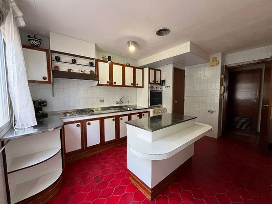 Foto 2 de Alquiler de piso en avenida Antonete Gálvez de 4 habitaciones con garaje y muebles