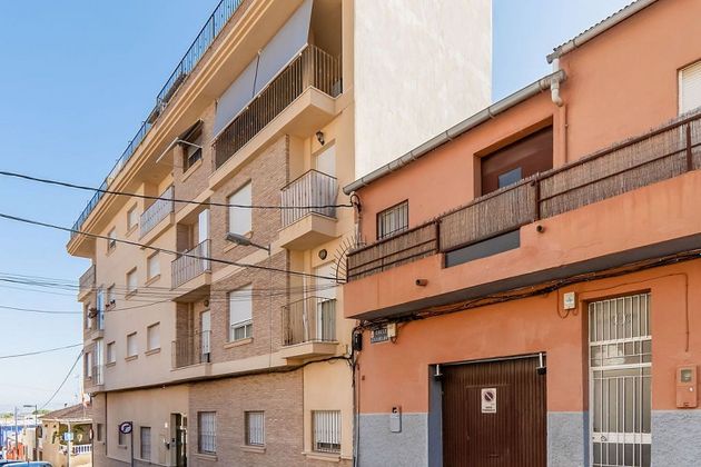 Foto 2 de Piso en venta en calle Escuelas de 2 habitaciones con terraza y garaje