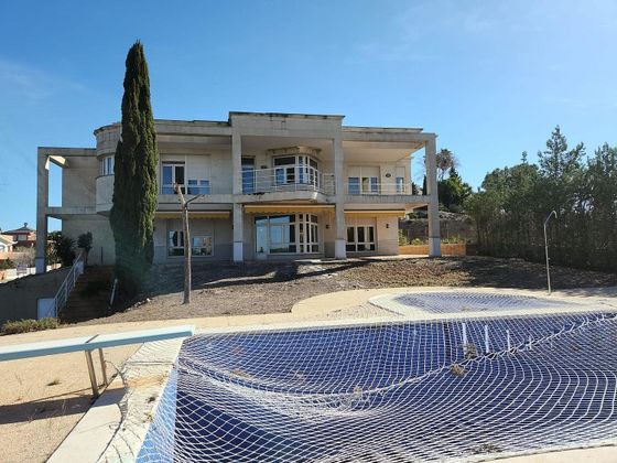 Foto 1 de Chalet en venta en Altorreal de 6 habitaciones con terraza y piscina