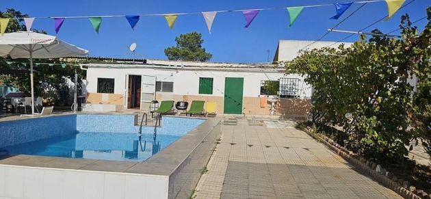 Foto 2 de Venta de casa rural en Gibraleón de 4 habitaciones con piscina