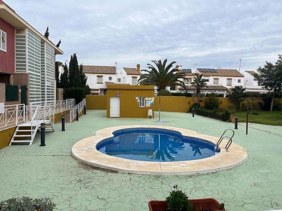 Foto 1 de Casa en venda a Isla Canela de 3 habitacions amb terrassa i piscina