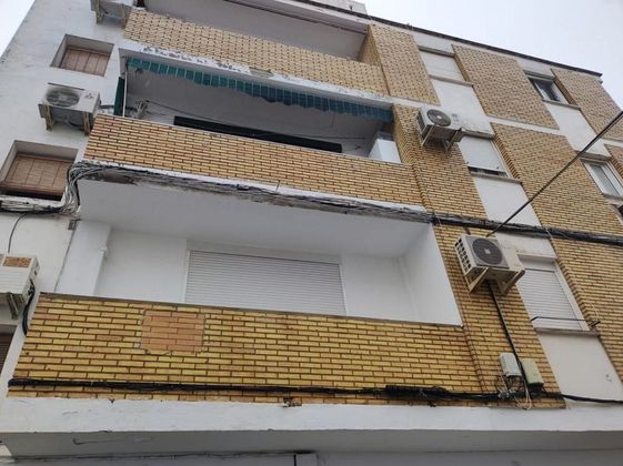 Foto 1 de Pis en venda a Carmona de 3 habitacions amb terrassa i aire acondicionat