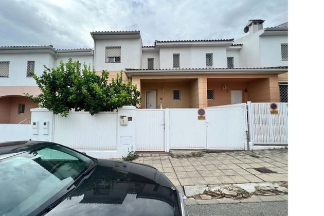 Foto 1 de Casa en venda a Barrio Alto de 4 habitacions amb piscina