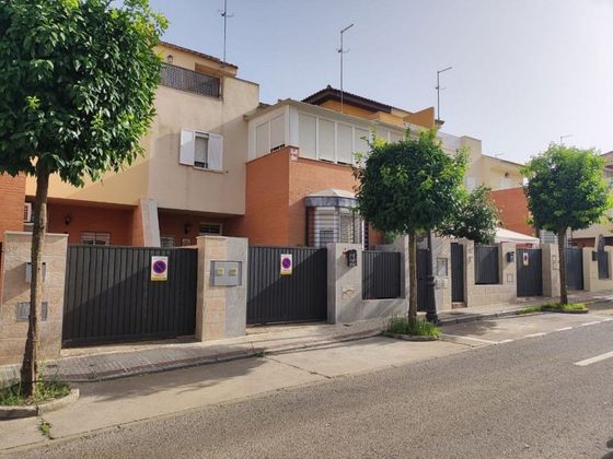 Foto 1 de Casa en venda a Castilleja de la Cuesta de 4 habitacions amb terrassa i garatge