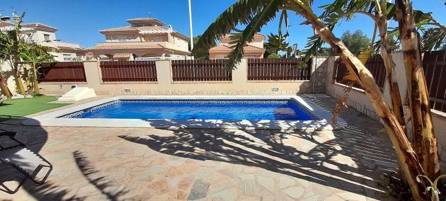 Foto 2 de Venta de chalet en calle Alhama de 4 habitaciones con terraza y piscina