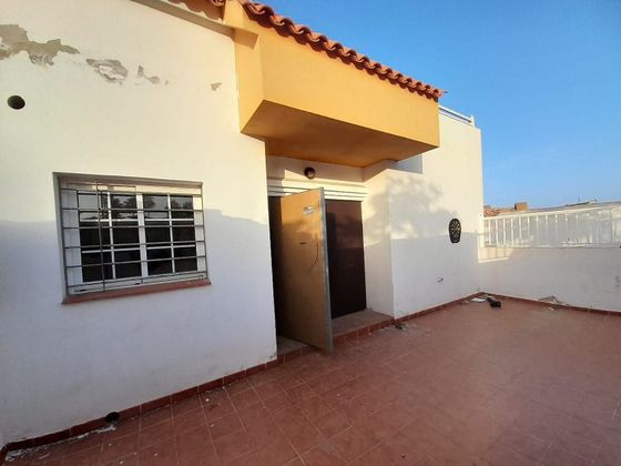 Foto 2 de Chalet en venta en calle Gran Canaria de 3 habitaciones con terraza y piscina