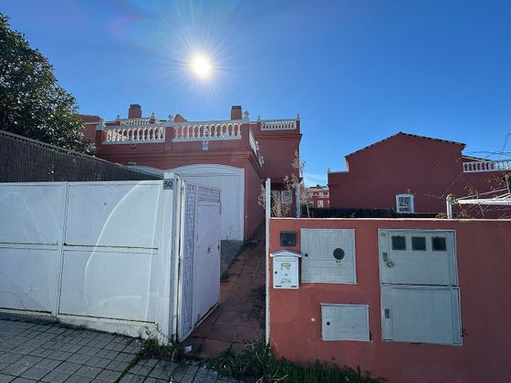 Foto 2 de Casa adossada en venda a calle De Valti de 3 habitacions amb terrassa i piscina