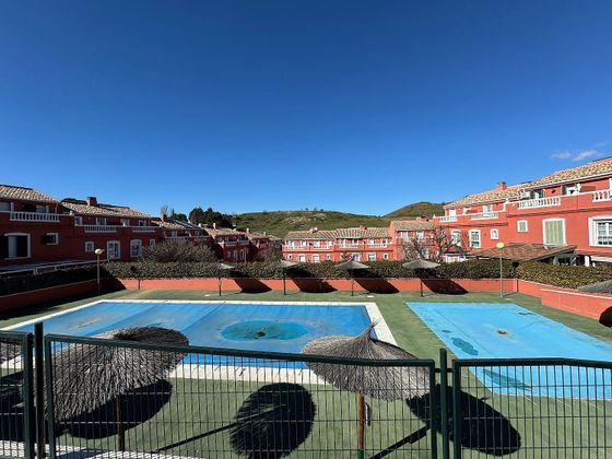 Foto 1 de Casa adossada en venda a calle De Valti de 3 habitacions amb terrassa i piscina
