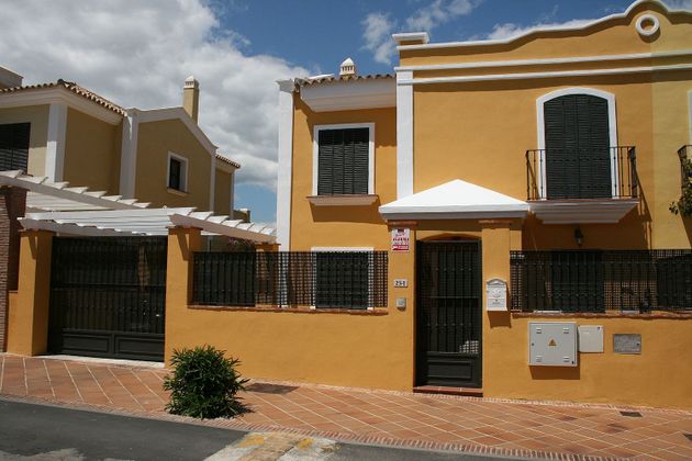 Foto 1 de Casa en venda a urbanización Villas y Golf Guadalmina Alta de 4 habitacions amb terrassa i piscina