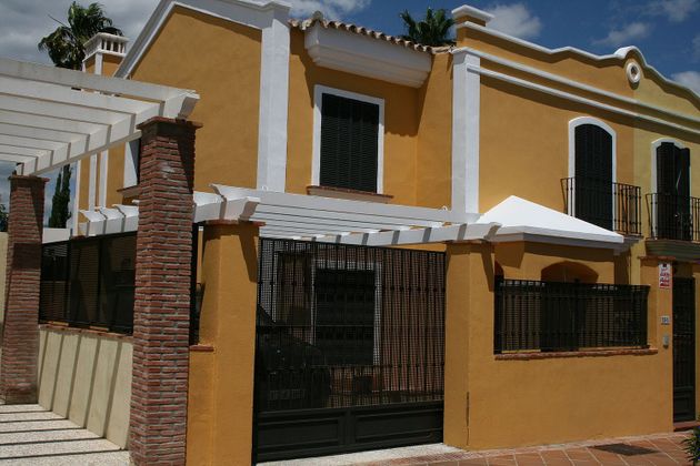 Foto 2 de Casa en venta en urbanización Villas y Golf Guadalmina Alta de 4 habitaciones con terraza y piscina