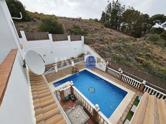 Foto 2 de Venta de chalet en Camino Algarrobo - Las Arenas de 4 habitaciones con piscina y garaje