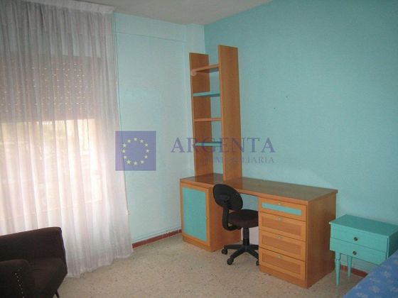 Foto 2 de Pis en venda a Centro - Cáceres de 3 habitacions amb garatge i ascensor