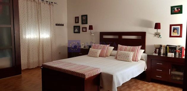 Foto 1 de Casa en venda a Malpartida de Cáceres de 3 habitacions amb piscina i aire acondicionat