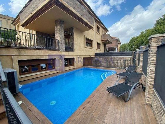 Foto 1 de Casa en venda a Ruta de la Plata de 4 habitacions amb piscina i garatge