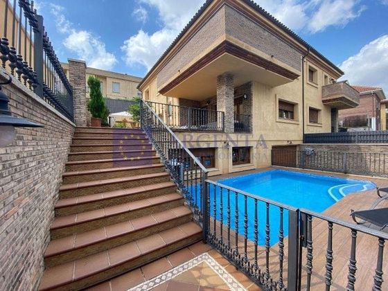 Foto 2 de Casa en venda a Ruta de la Plata de 4 habitacions amb piscina i garatge