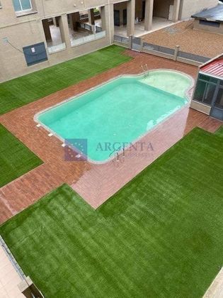 Foto 1 de Alquiler de piso en Nuevo Cáceres de 4 habitaciones con terraza y piscina
