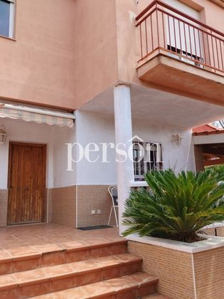 Foto 2 de Casa adossada en venda a El Carme-Sant Agustí-Bonavista de 5 habitacions amb terrassa i piscina